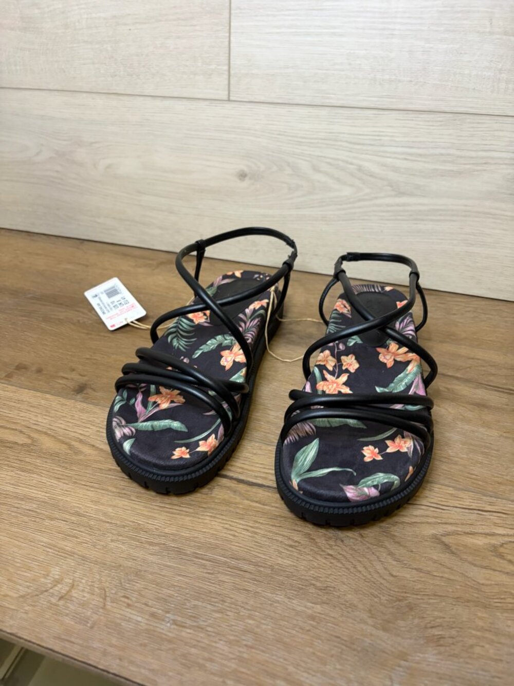Roxy Black Floral Strappy Sandals Women's Size 10 NWT